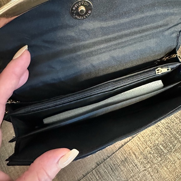 Mexican Artisan Embroidered Clutch - Picture 6 of 8